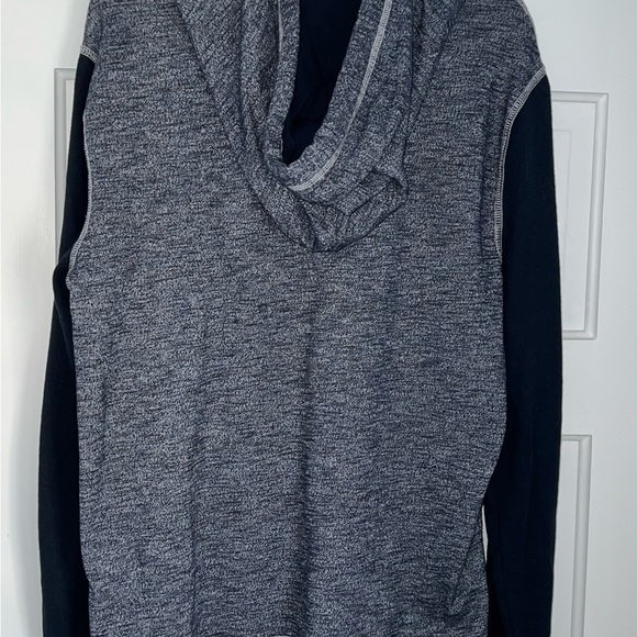 Mens Abercrombie & Fitch Light Weight Long Sleeve Hooded Shirt - Picture 2 of 2